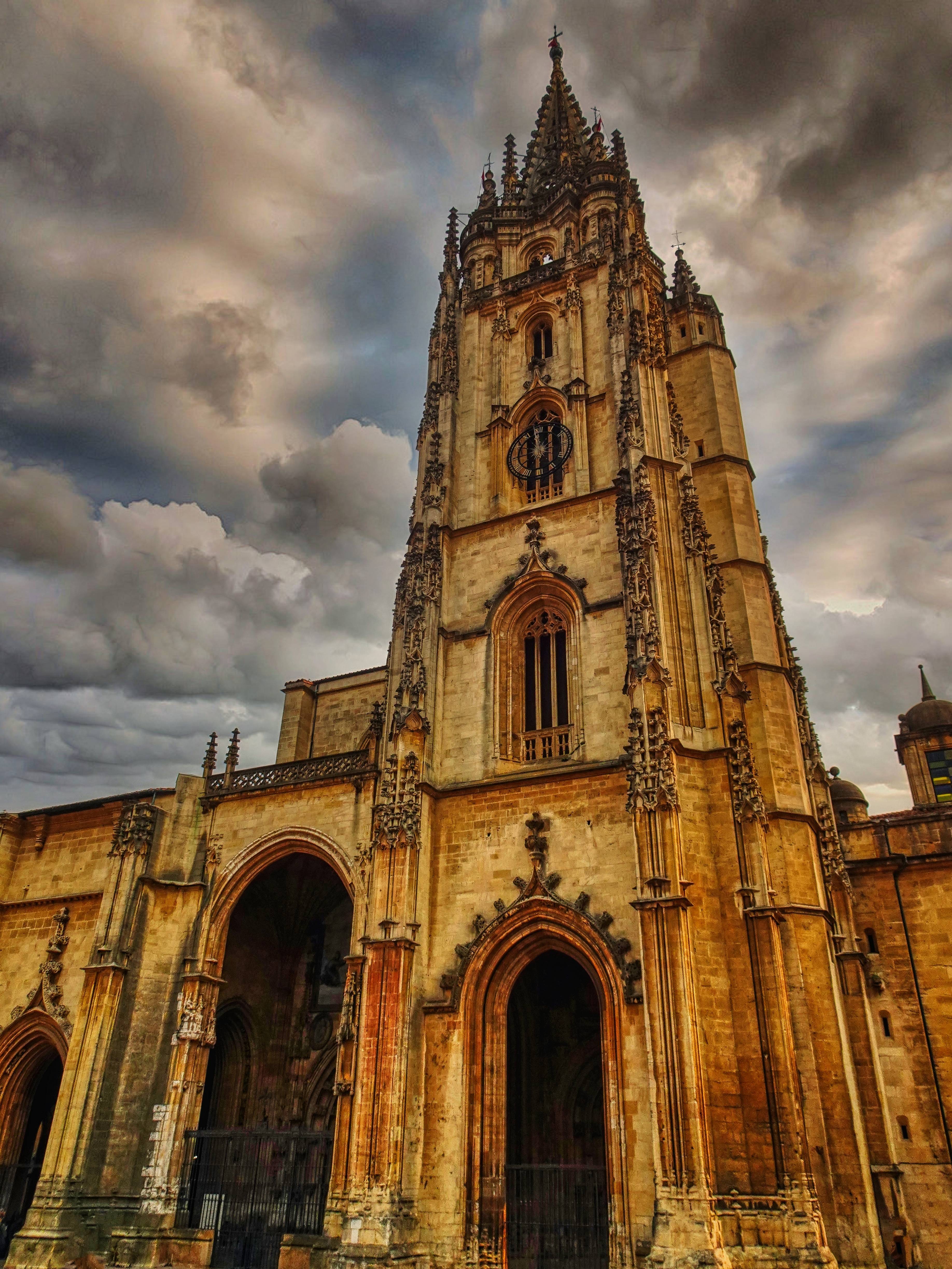 Exploring Oviedo: The Majestic Cathedral of Asturias