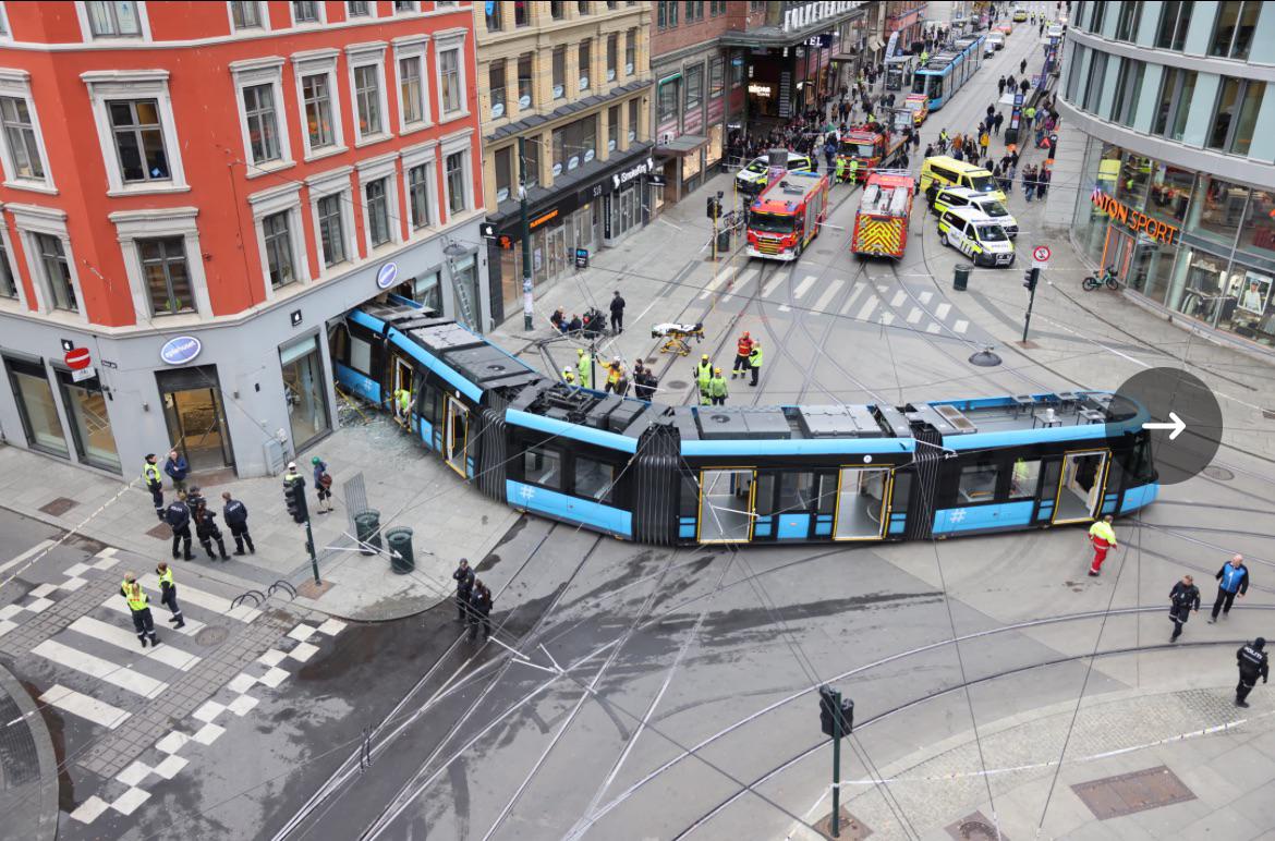 A tram crashed into an Apple Store in Oslo, Norway: Apple might need to switch to Windows now!