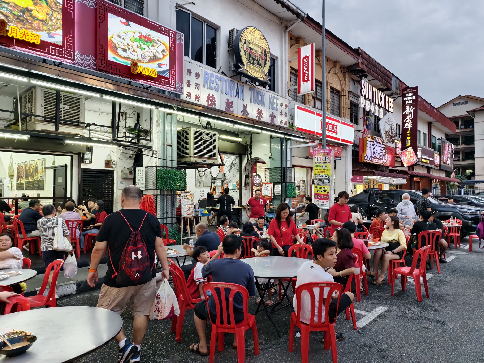 Savoring Dinner at Ipoh's Tuck Kee Restaurant