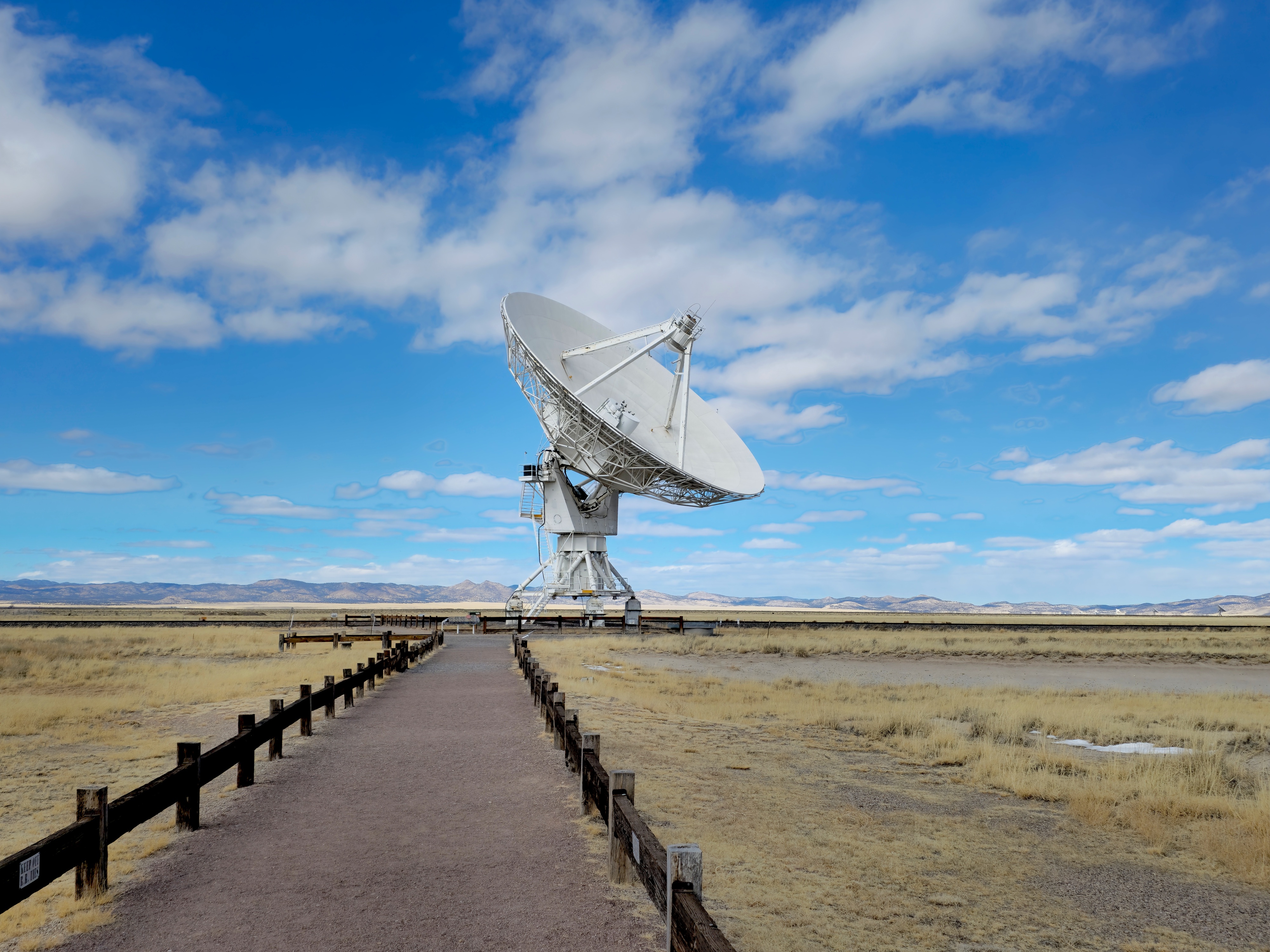 Exploring the Karl G. Jansky Very Large Array in New Mexico