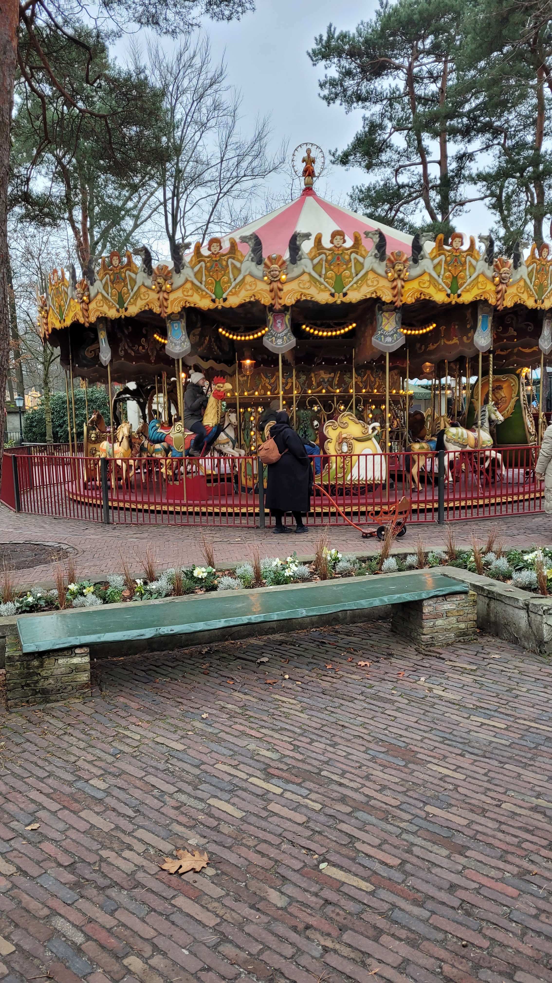 Exploring the Enchanting Benches of Efteling: A Marerijk Edition
