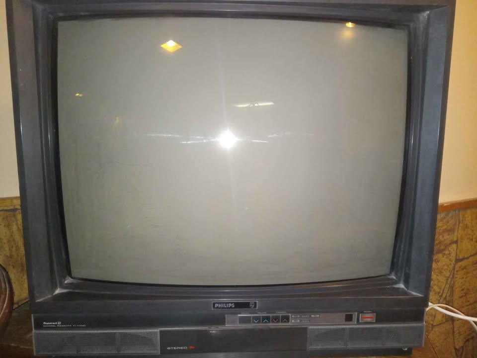 Throwback to the classic Philips 26" CRT TV from 1986