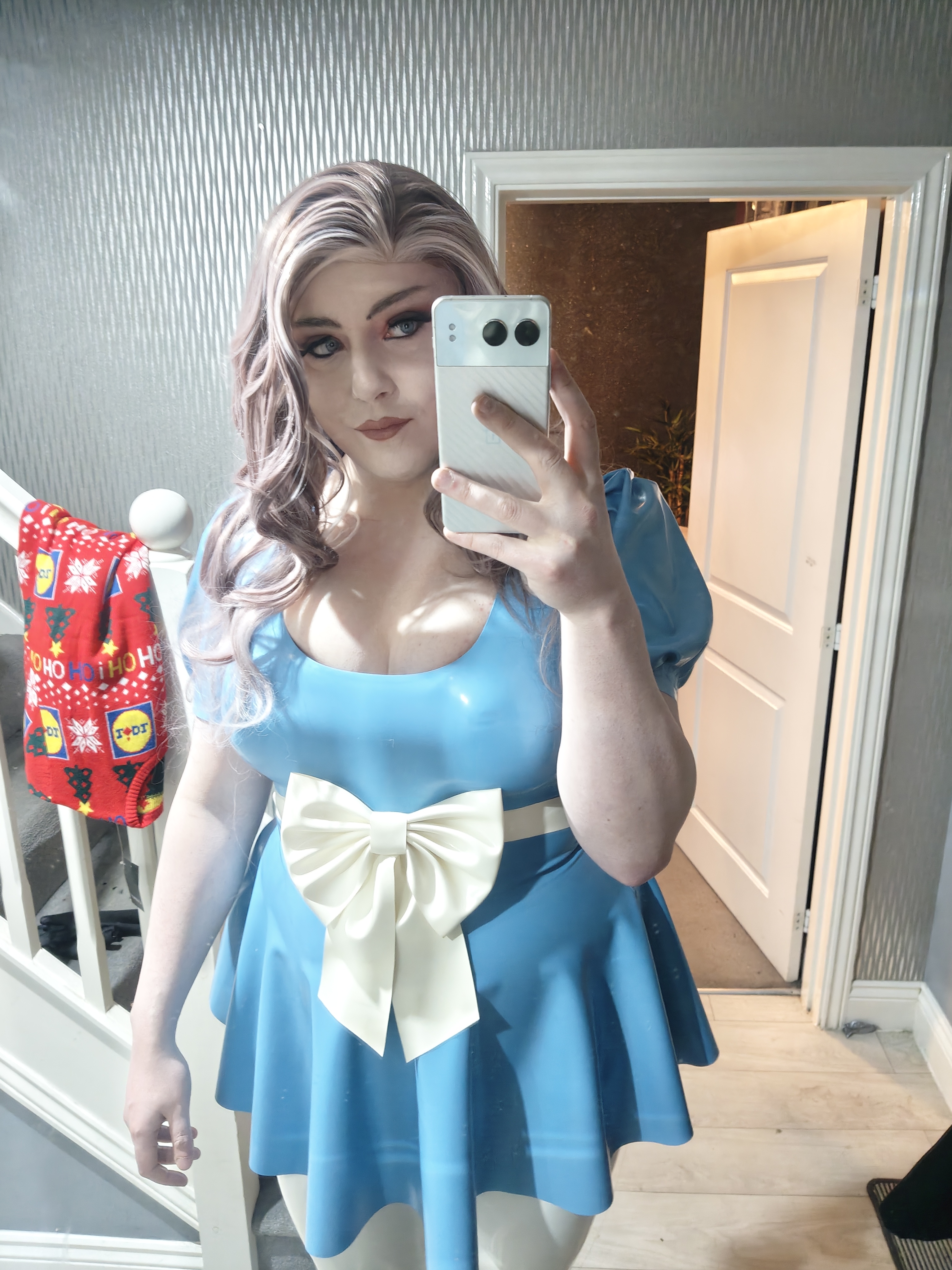 Transforming into Alice: A Wonderland Cosplay Adventure