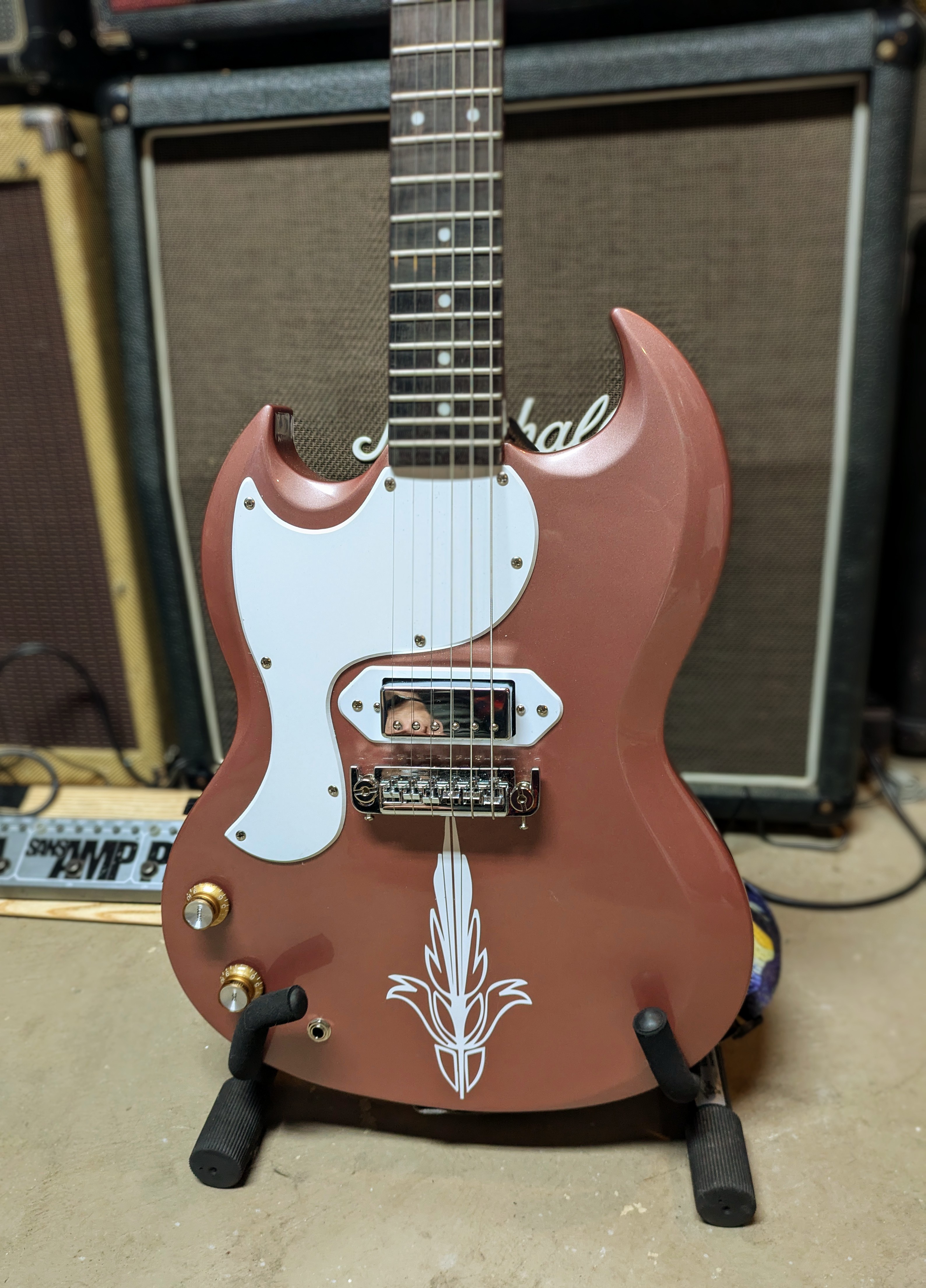 Transforming the Harley Benton DC-60: A Makeover Journey