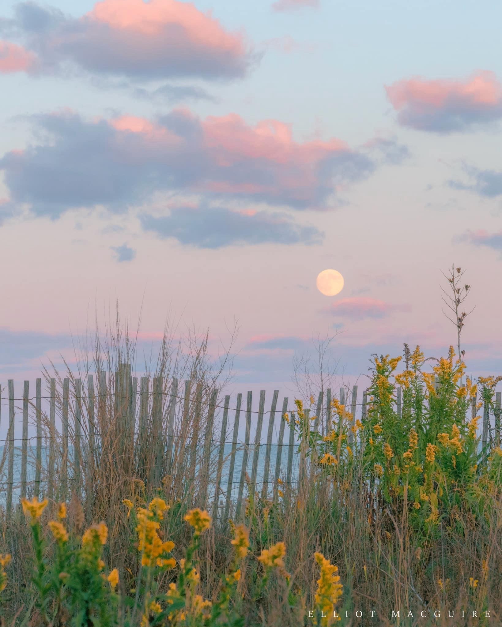 Witness the breathtaking rise of the full moon