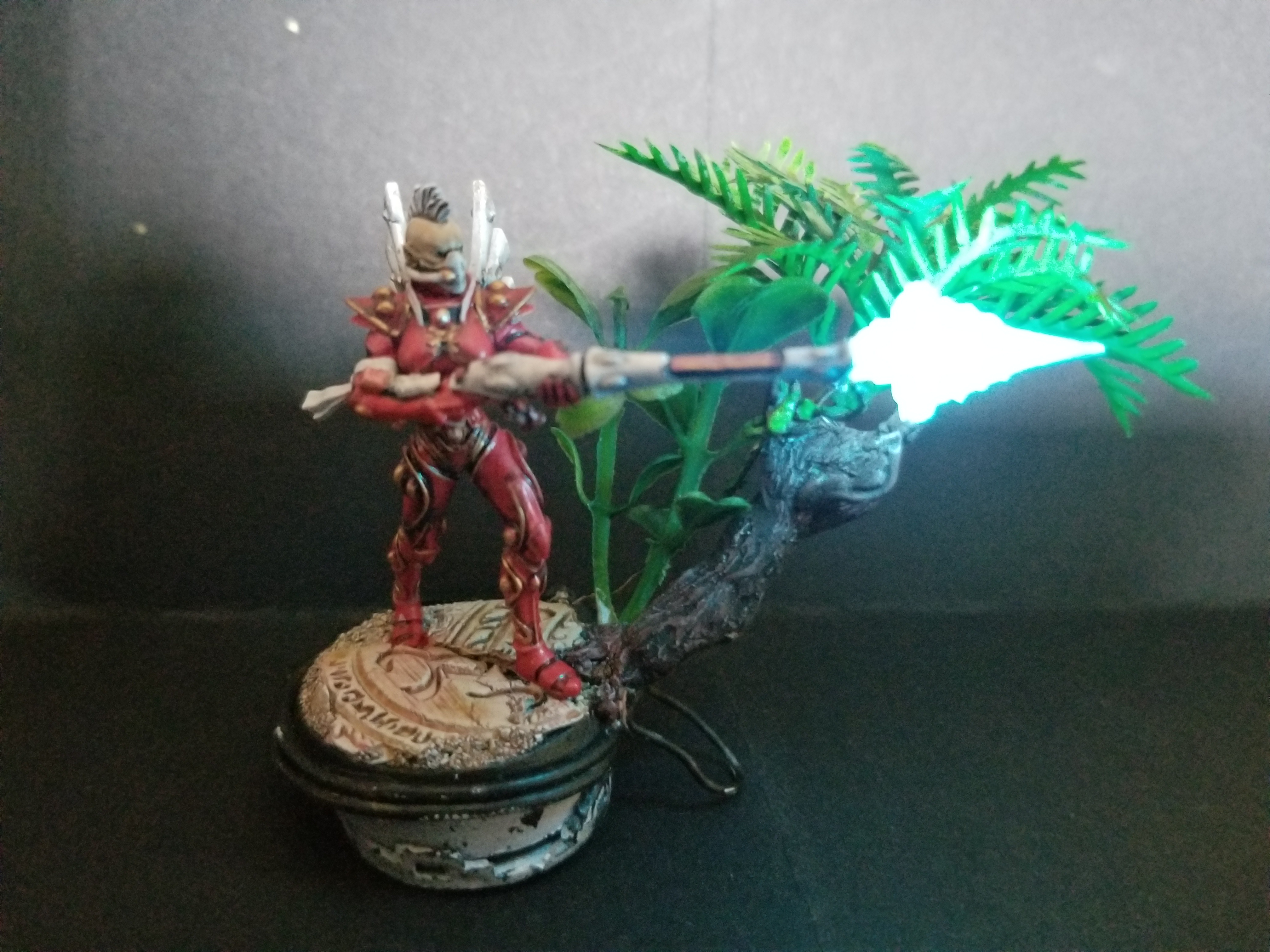 Eldar Guardian: A Stunning 40k LED Mini Diorama