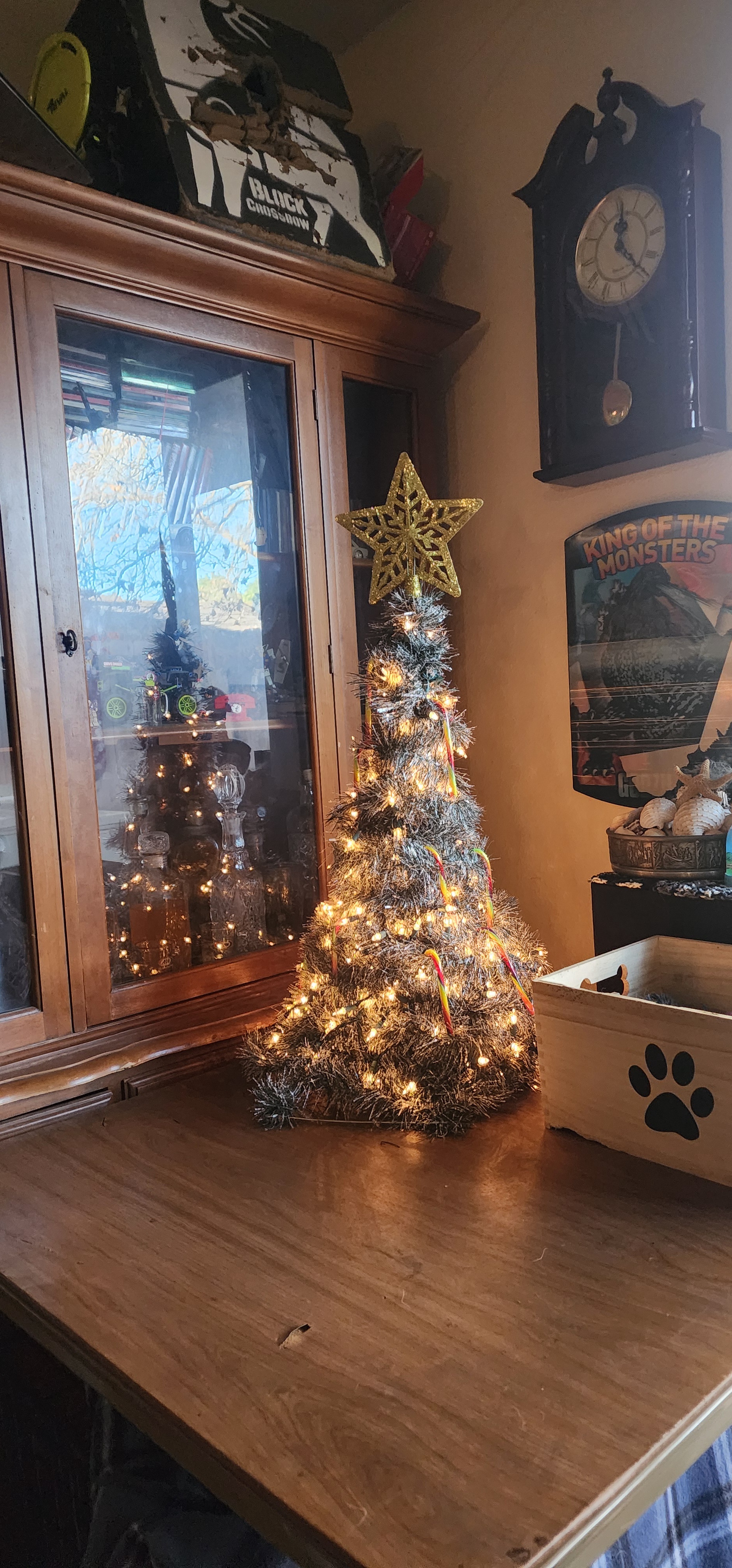 No cash for a Christmas tree? No worries, let's DIY!