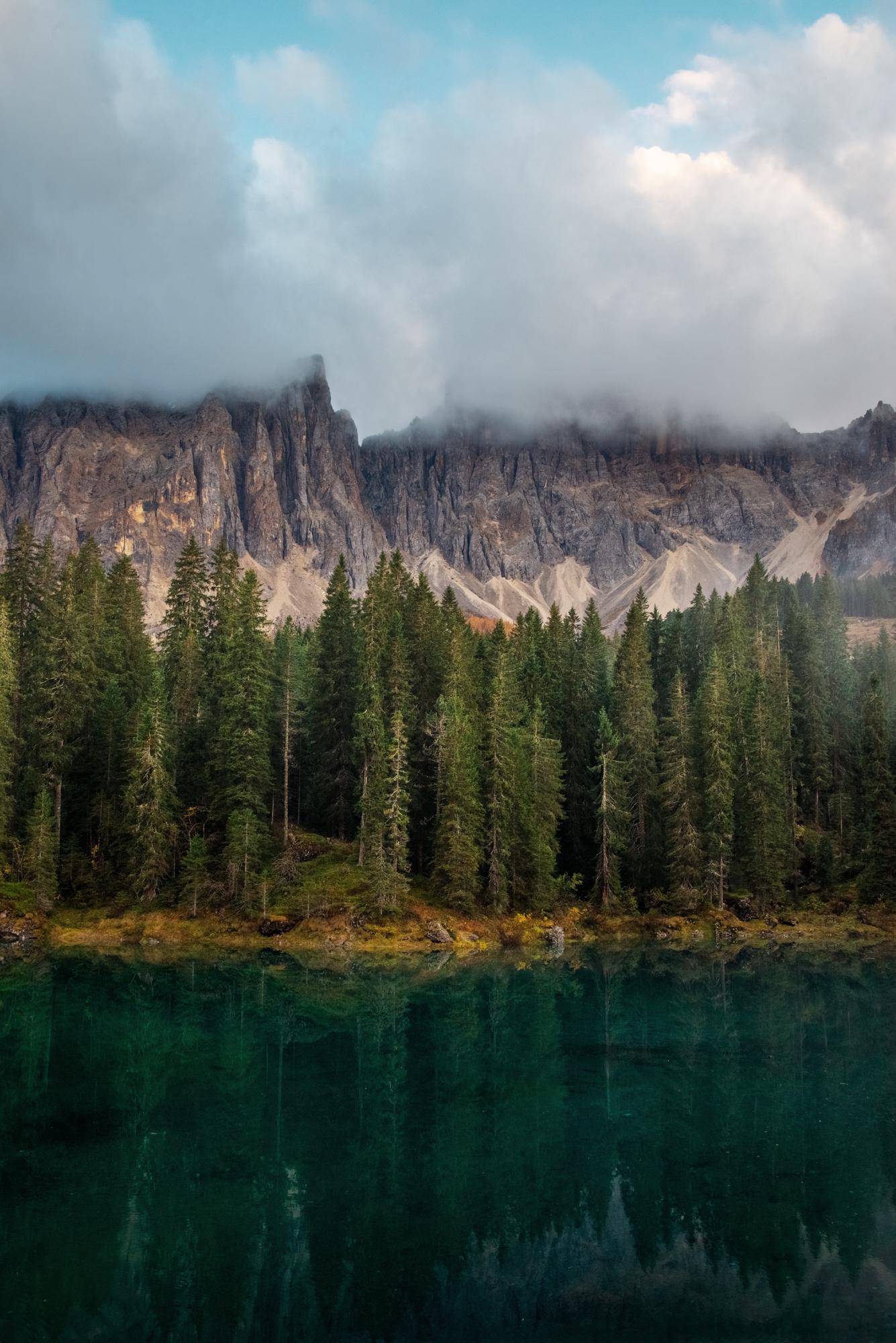 Misty Peaks: Nature's Breathtaking Beauty
