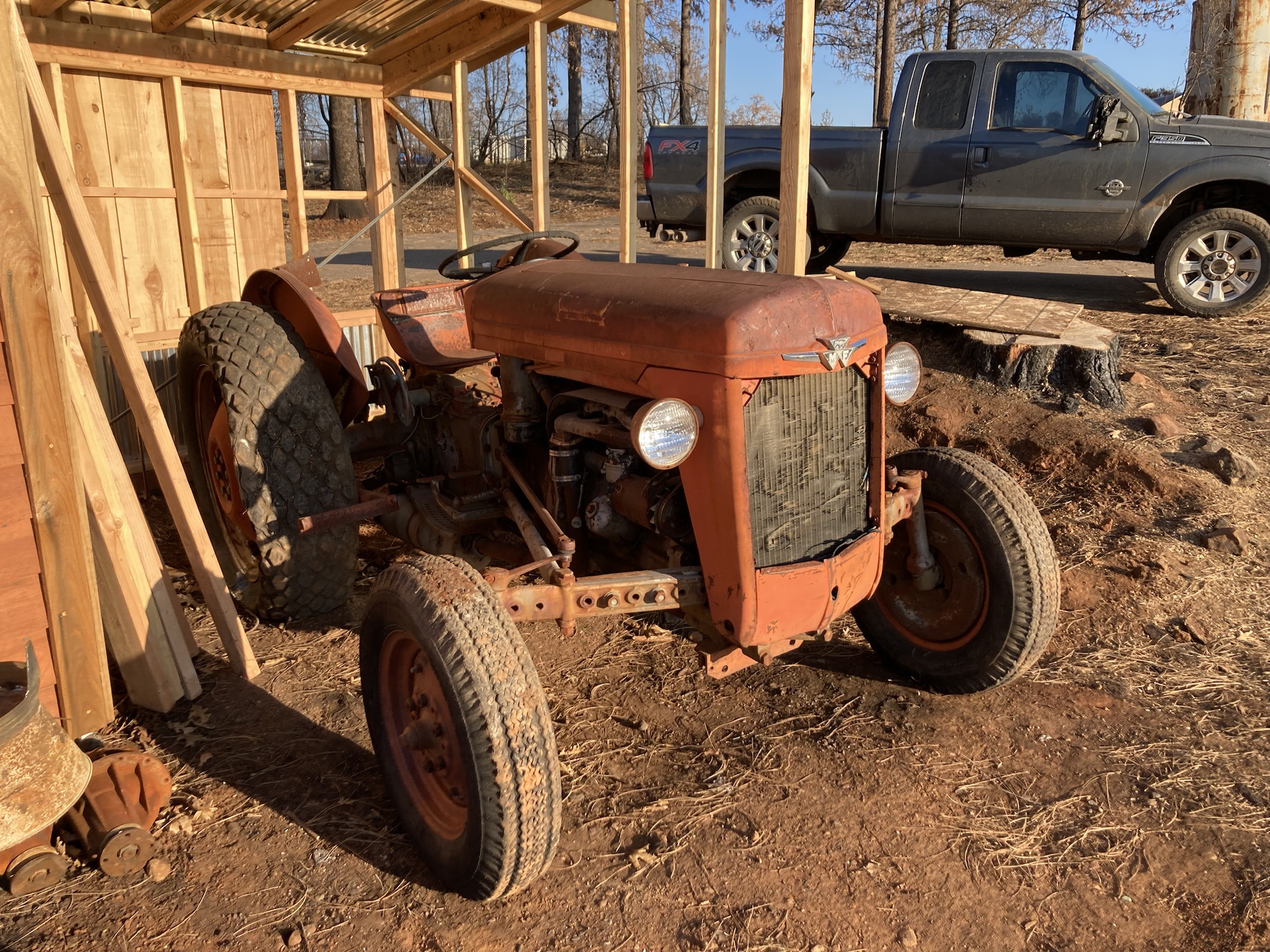 The Mighty Massey Ferguson 35 Deluxe: A Classic in Action