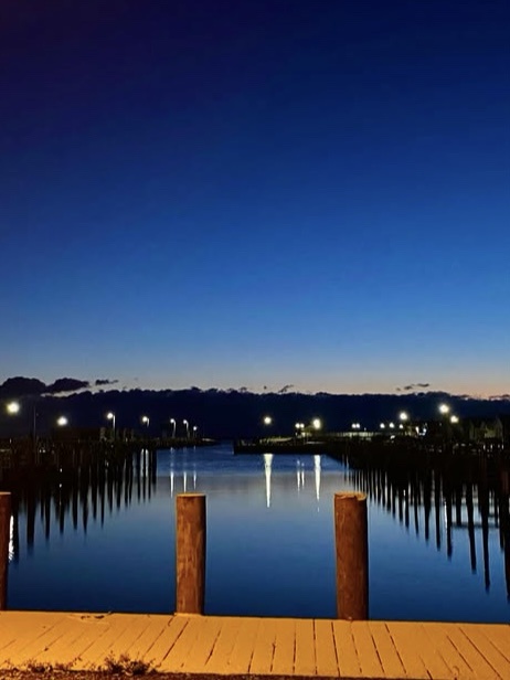 A Serene Snowy Dock: Winter's Tranquil Beauty