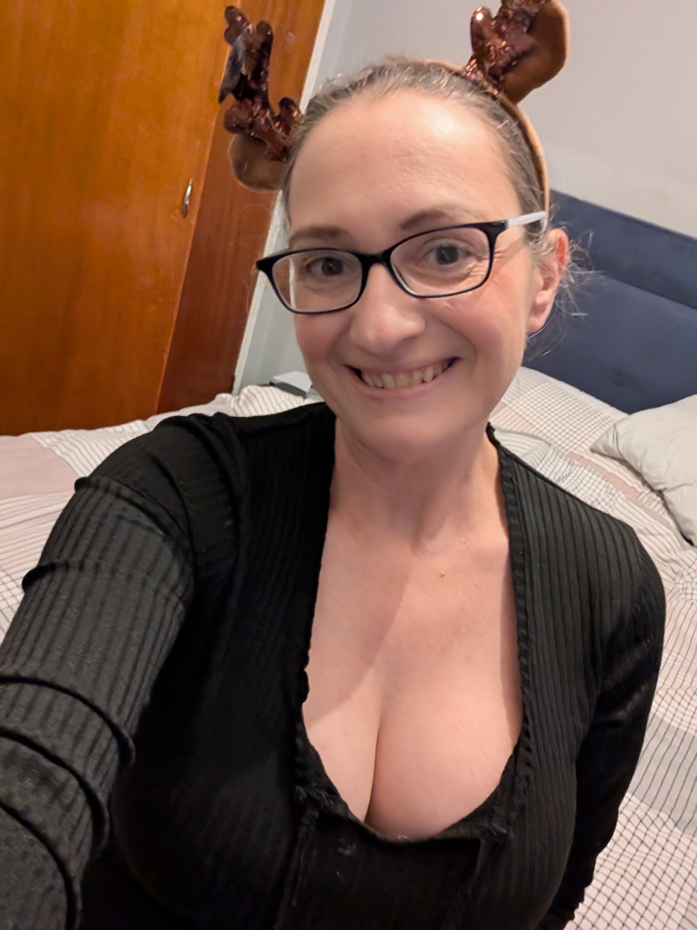 A Festive Christmas Selfie with a Dash of Memes for Fun! Wishing Everyone a Wonderful Day!