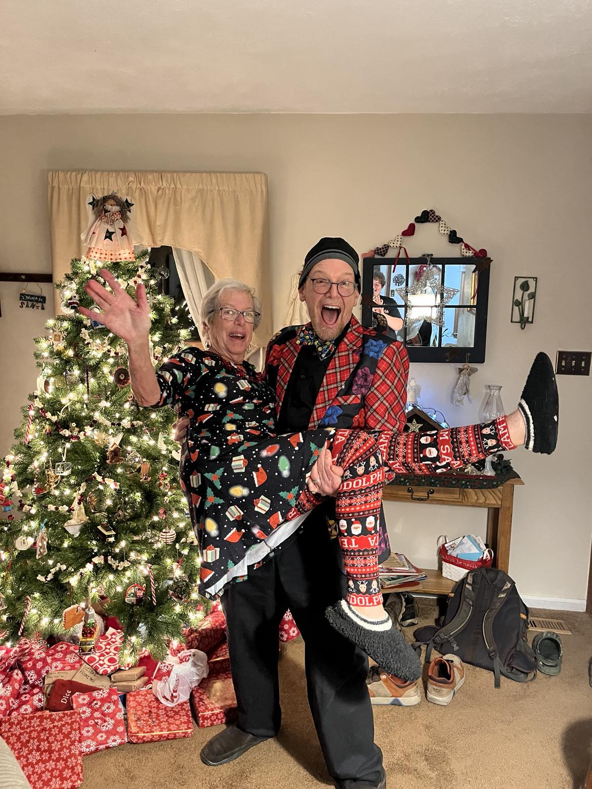 Sending Merry Christmas Wishes from the Xmas Fit Winners!