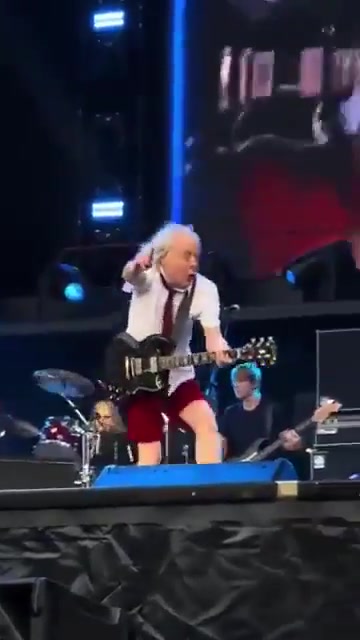 The Unstoppable Energy of 69-Year-Old Angus Young from AC/DC | [meme.am]